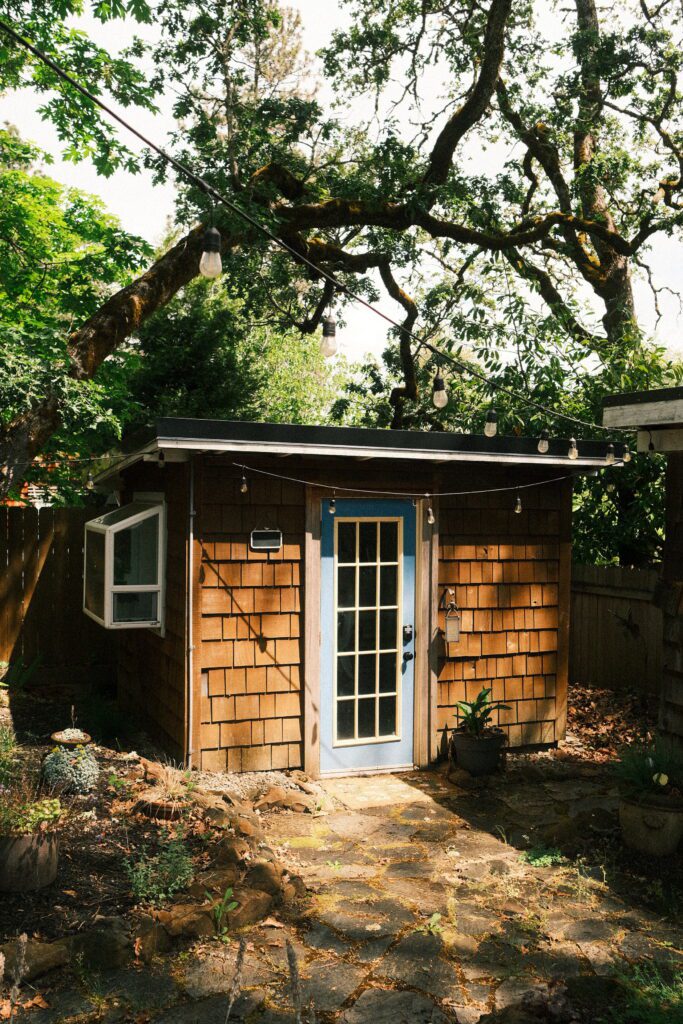 Quaint couples cottage for intimate Oregon elopement. 