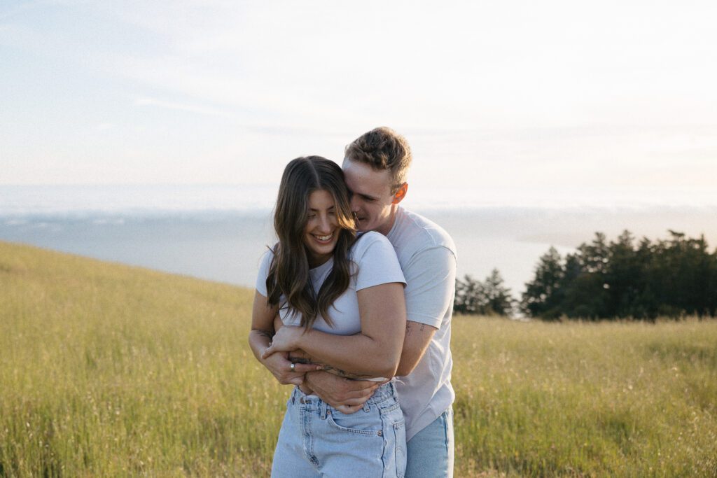 Sunset engagement portraits overlooking the Mount Tamalpais landscape.